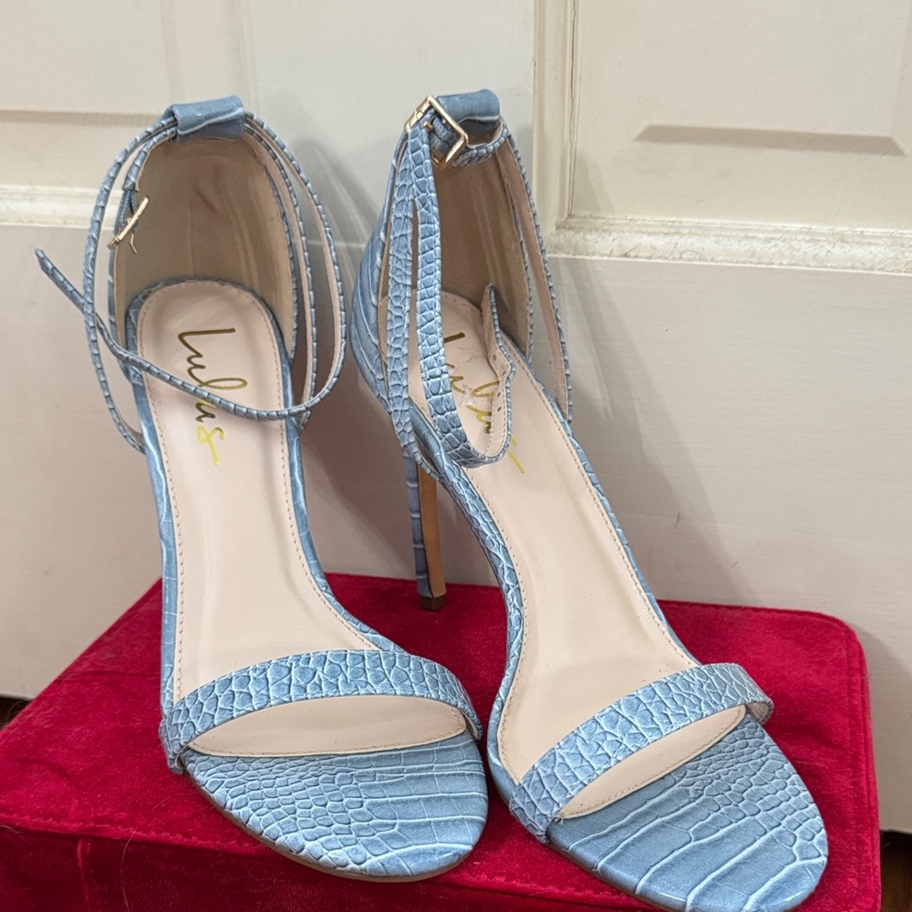 Lulu's Light Blue Croc-Texture Heels